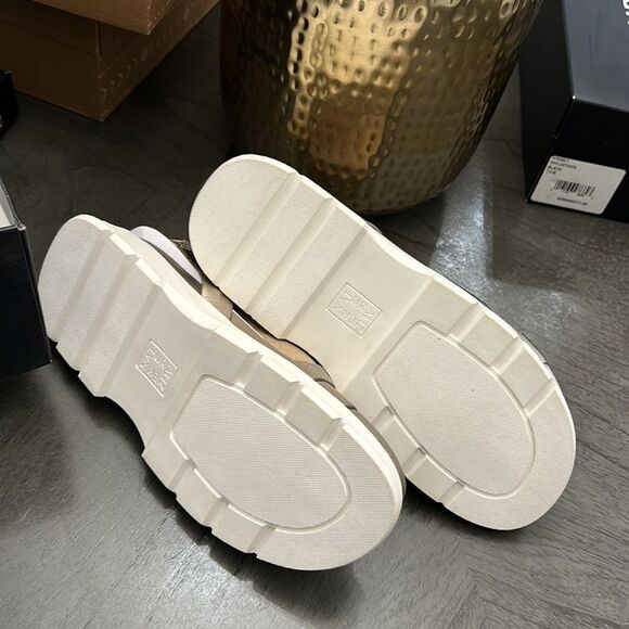 Naturalize Warm Silver Jubalee Sandal - Picture 3 of 9